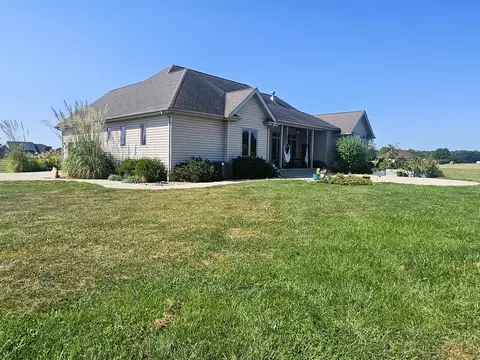 Exterior - 15228 E Holland Dr, Mount Vernon, IL 62864 photo 3 of 16