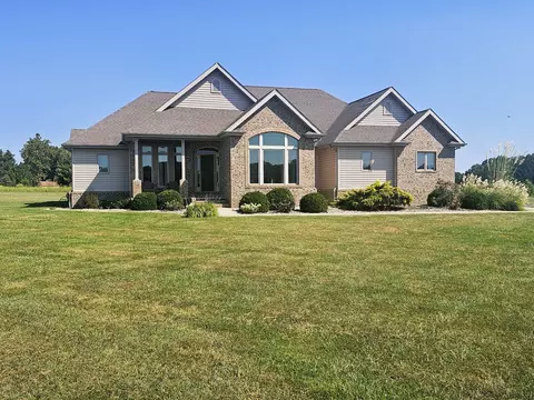 Exterior - 15228 E Holland Dr, Mount Vernon, IL 62864 photo 6 of 16