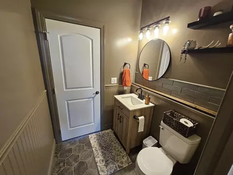 Bath - 15228 E Holland Dr, Mount Vernon, IL 62864 photo 2 of 6