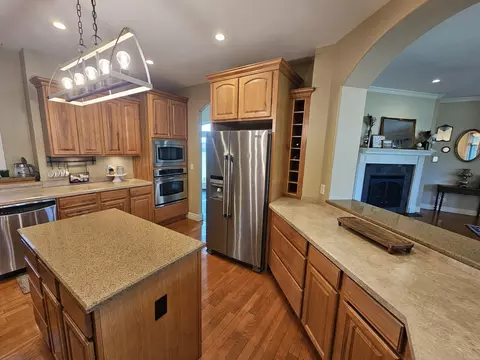 Kitchen - 15228 E Holland Dr, Mount Vernon, IL 62864 photo 5 of 7