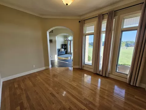 Living - 15228 E Holland Dr, Mount Vernon, IL 62864 photo 1 of 5
