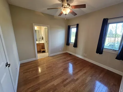 Bedroom - 15228 E Holland Dr, Mount Vernon, IL 62864 photo 4 of 4