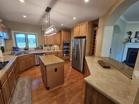 Kitchen - 15228 E Holland Dr, Mount Vernon, IL 62864 photo 1 of 7