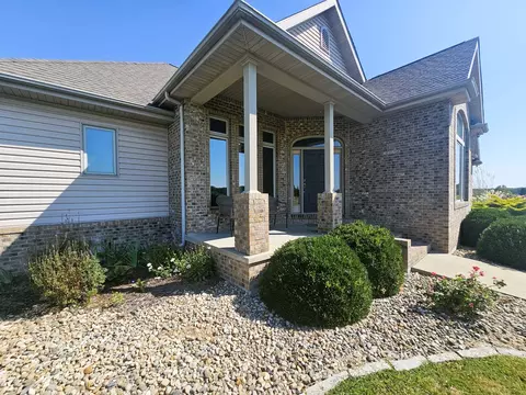 Exterior - 15228 E Holland Dr, Mount Vernon, IL 62864 photo 4 of 16