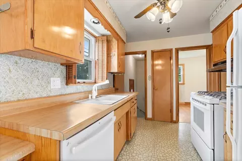 Kitchen - 7101 W Devon Ave, Chicago, IL 60631 photo 2 of 6