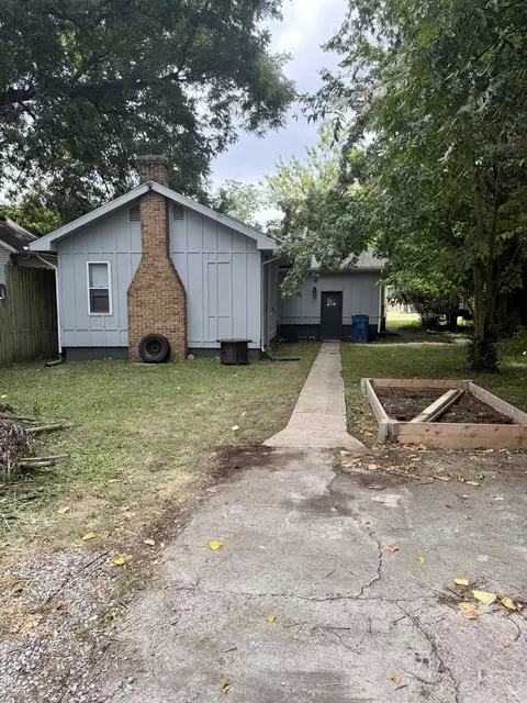 Exterior - 205 W 6th St, Benton, IL 62812 photo 2 of 2
