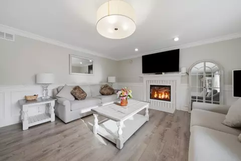 Living - 14101 E Laramie Ct, Crestwood, IL 60418 photo 3 of 3