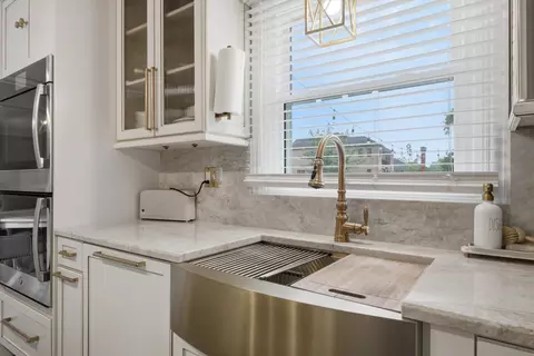 Kitchen - 14101 E Laramie Ct, Crestwood, IL 60418 photo 6 of 6