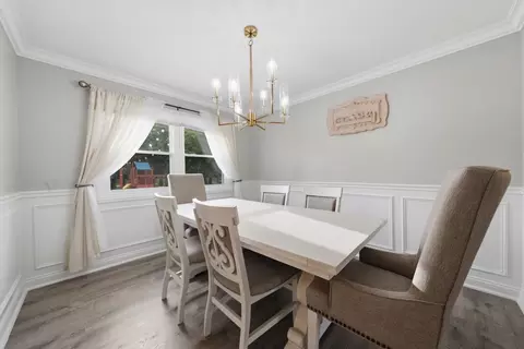 Dining - 14101 E Laramie Ct, Crestwood, IL 60418 photo 1 of 2