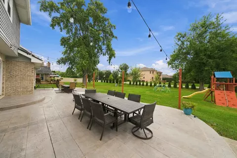 Exterior - 14101 E Laramie Ct, Crestwood, IL 60418 photo 5 of 10