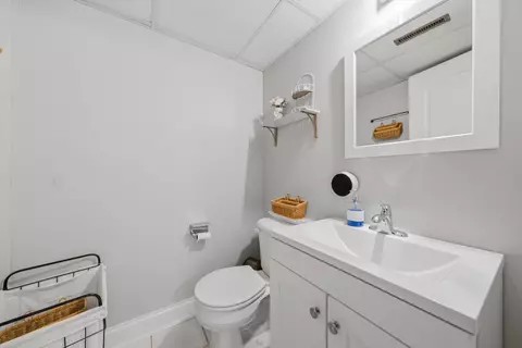 Bath - 14101 E Laramie Ct, Crestwood, IL 60418 photo 5 of 5