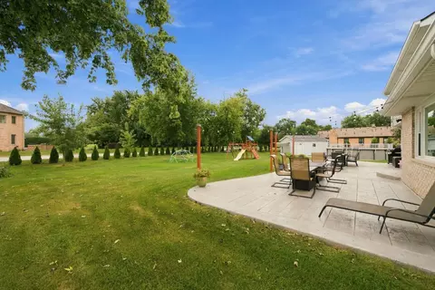 Exterior - 14101 E Laramie Ct, Crestwood, IL 60418 photo 4 of 10