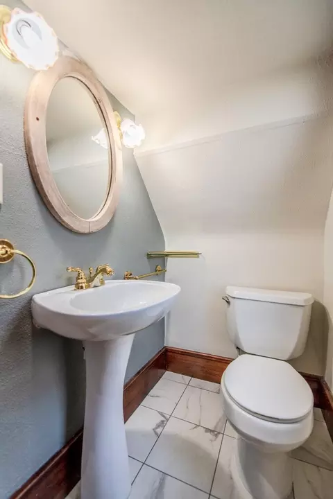 Bath - 426 E Jefferson St, Morris, IL 60450 photo 1 of 3
