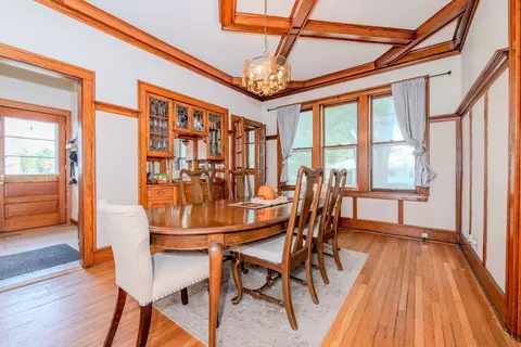 Dining - 426 E Jefferson St, Morris, IL 60450 photo 3 of 4