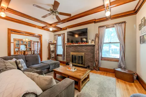 Living - 426 E Jefferson St, Morris, IL 60450 photo 6 of 6