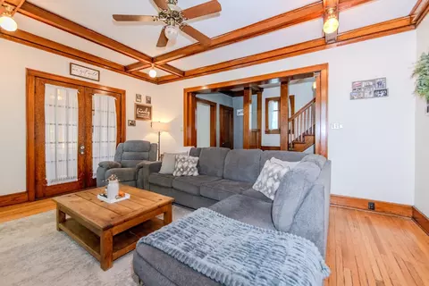 Living - 426 E Jefferson St, Morris, IL 60450 photo 3 of 6