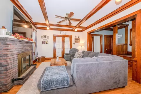 Living - 426 E Jefferson St, Morris, IL 60450 photo 5 of 6