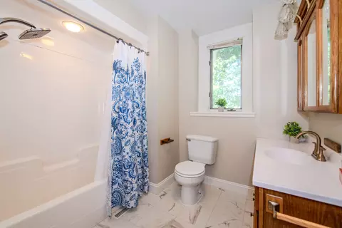 Bath - 426 E Jefferson St, Morris, IL 60450 photo 3 of 3