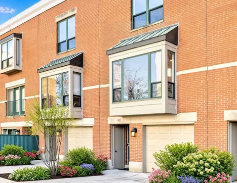 Exterior - 1411 W Harrison St, Chicago, IL 60607 photo 2 of 4