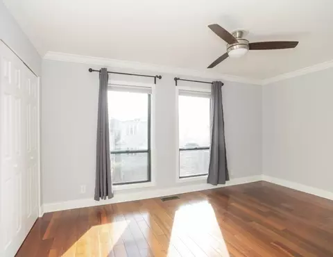Bedroom - 1411 W Harrison St, Chicago, IL 60607 photo 4 of 5