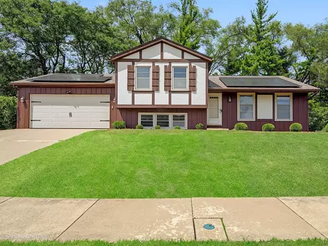 800 Marston Ave NE, Glen Ellyn, IL 60137
