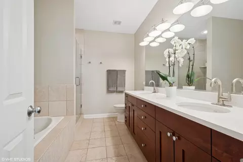 Bath - 511 Forest Ave, Evanston, IL 60202 photo 2 of 3