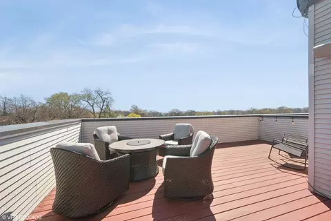 Exterior - 511 Forest Ave, Evanston, IL 60202 photo 2 of 3