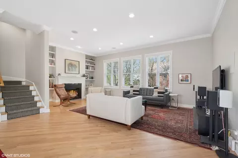 Living - 511 Forest Ave, Evanston, IL 60202 photo 1 of 2