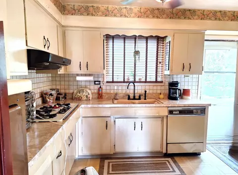 Kitchen - 331 Orchard St, Hillside, IL 60162 photo 1 of 3