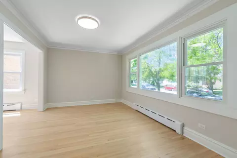Living - 5747 N Melvina Ave, Chicago, IL 60646 photo 3 of 4
