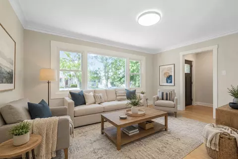 Living - 5747 N Melvina Ave, Chicago, IL 60646 photo 1 of 4