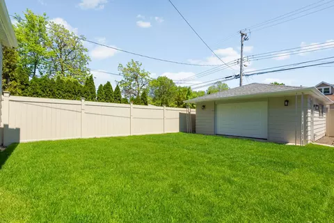 Exterior - 5747 N Melvina Ave, Chicago, IL 60646 photo 2 of 2