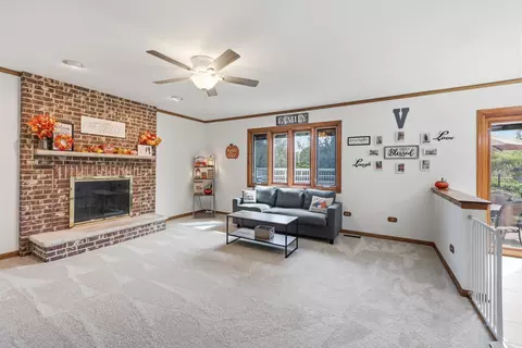 Living - 655 Crest Dr, Cary, IL 60013 photo 5 of 7