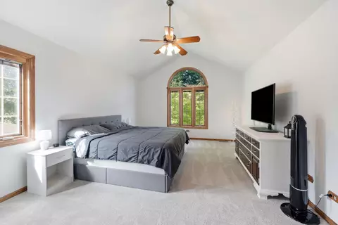 Bedroom - 655 Crest Dr, Cary, IL 60013 photo 1 of 7