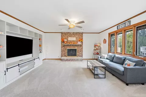 Living - 655 Crest Dr, Cary, IL 60013 photo 4 of 7