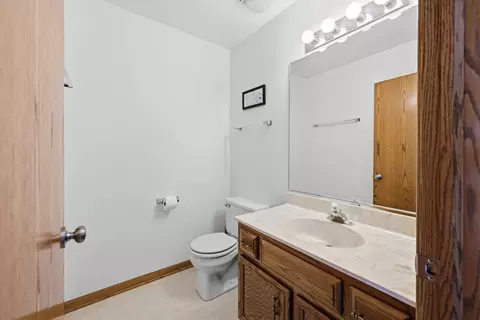 Bath - 655 Crest Dr, Cary, IL 60013 photo 1 of 4