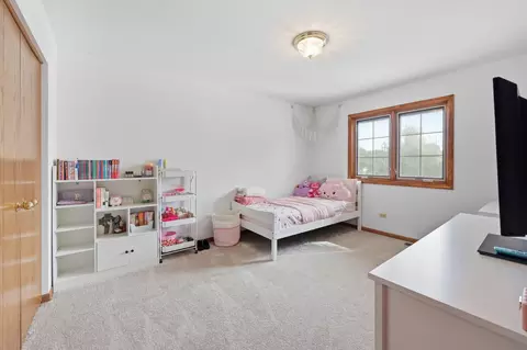 Bedroom - 655 Crest Dr, Cary, IL 60013 photo 4 of 7