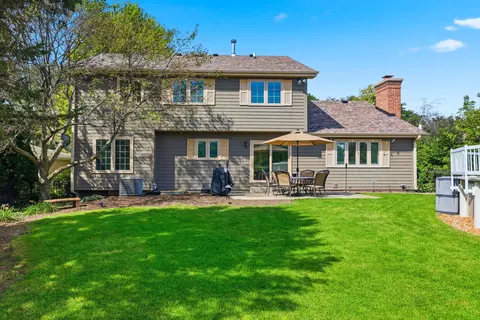 Exterior - 655 Crest Dr, Cary, IL 60013 photo 3 of 5