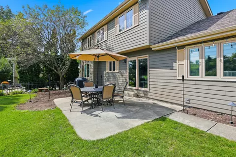 Exterior - 655 Crest Dr, Cary, IL 60013 photo 4 of 5
