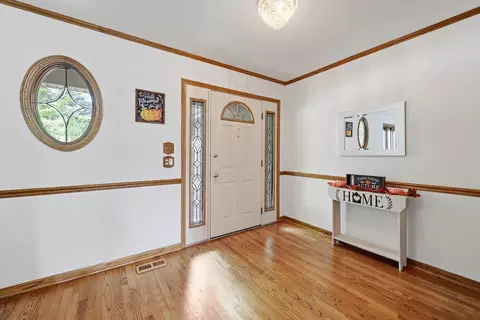 Entry Way - 655 Crest Dr, Cary, IL 60013 photo 1 of 4