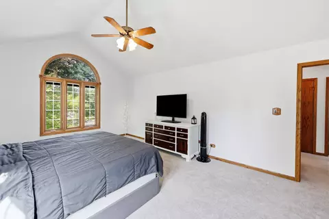 Bedroom - 655 Crest Dr, Cary, IL 60013 photo 2 of 7