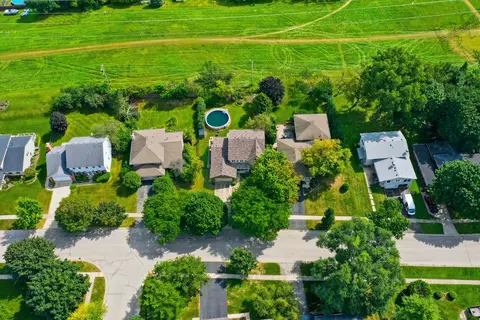 View/Area - 655 Crest Dr, Cary, IL 60013 photo 3 of 5