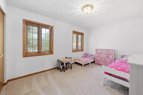 Bedroom - 655 Crest Dr, Cary, IL 60013 photo 6 of 7