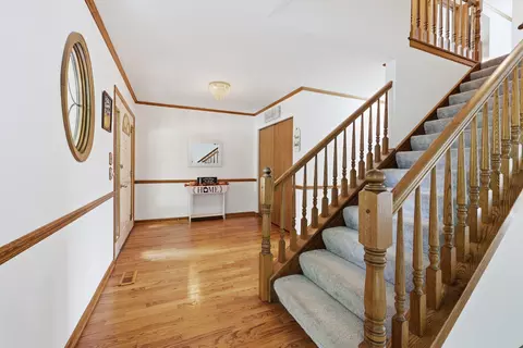 Entry Way - 655 Crest Dr, Cary, IL 60013 photo 4 of 4