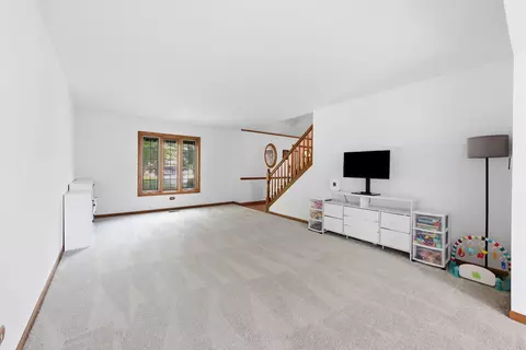 Living - 655 Crest Dr, Cary, IL 60013 photo 2 of 7