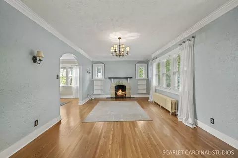 Living - 821 Howard St, Wheaton, IL 60187 photo 1 of 4