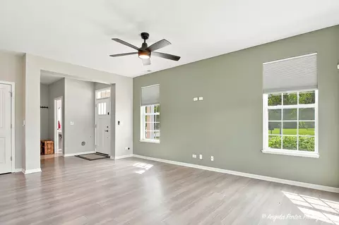 Living - 1012 Draper Rd, Mchenry, IL 60050 photo 3 of 4