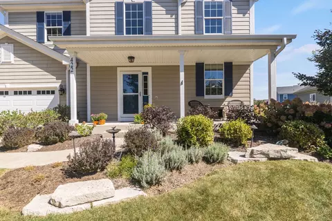Exterior - 422 W Amberside Dr, Elgin, IL 60124 photo 2 of 8