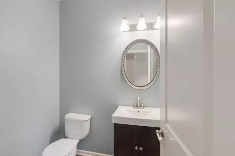 Bath - 422 W Amberside Dr, Elgin, IL 60124 photo 1 of 4