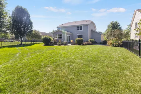 Exterior - 422 W Amberside Dr, Elgin, IL 60124 photo 8 of 8